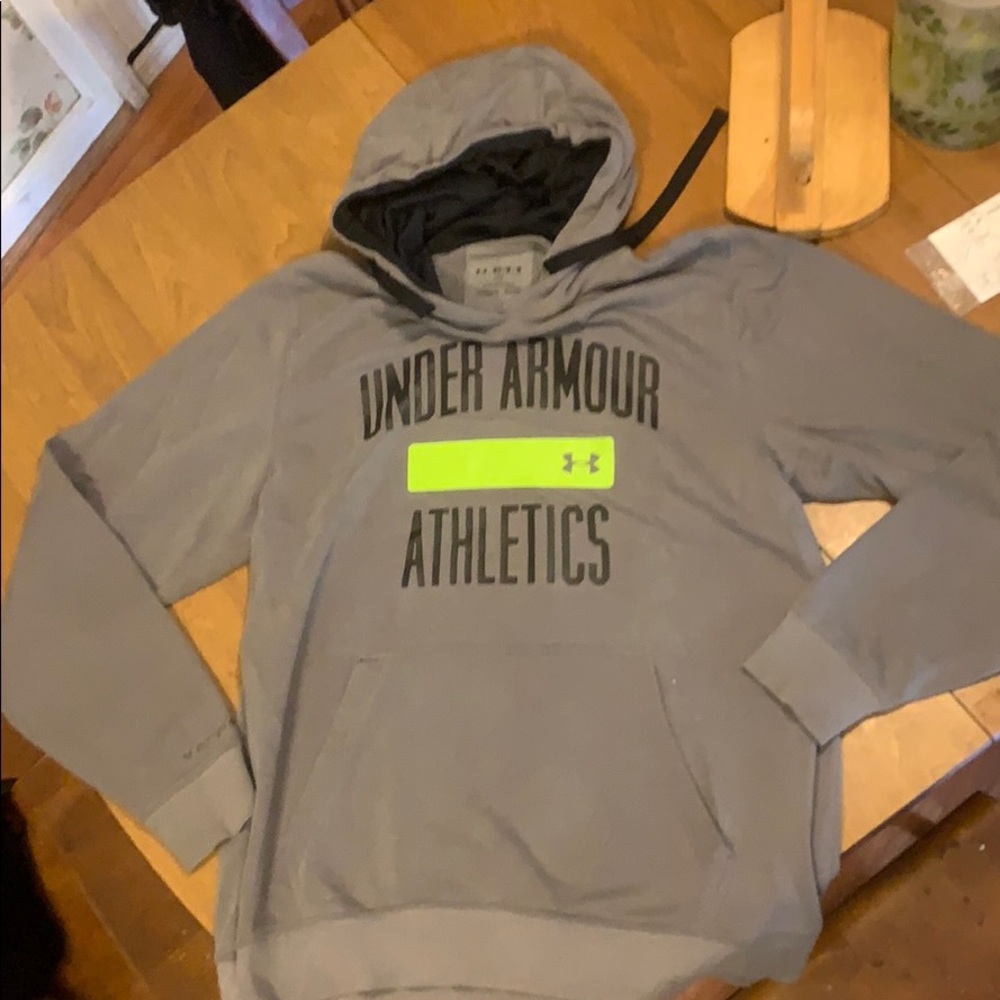 Men’s Under Armour sweatshirt